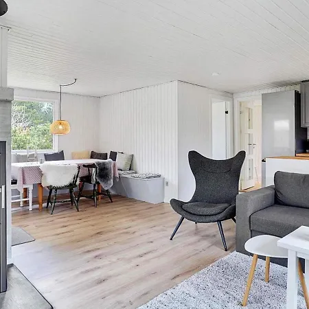 Three-bedroom Holiday In 78 * Hemmet