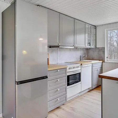 Three-bedroom Holiday In 78